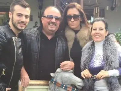 Скръндзата Джена стана за смях! За да не плаща ще пее сама на сватбата си, Малкия Канар ще думка тъпана, а свекървата ще е водеща