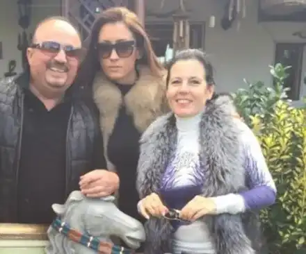 Скръндзата Джена стана за смях! За да не плаща ще пее сама на сватбата си, Малкия Канар ще думка тъпана, а свекървата ще е водеща