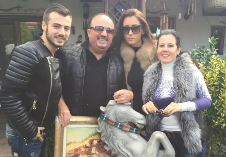 Скромната снахичка Джена си показа рогата! Дни преди сватбата обрули Канарите с половин милион (Всичко за прищявките на фолкаджийката)