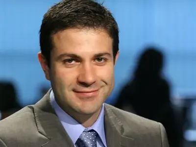 Служител на бТВ разкри пред HotArena: Колеги спипаха Венелин Петков и Николета на калъп в кабинета му! В телевизията е вертеп, всеки спи с всеки! (+пълен списък на любовните двойки)