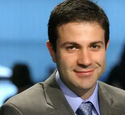 Служител на бТВ разкри пред HotArena: Колеги спипаха Венелин Петков и Николета на калъп в кабинета му! В телевизията е вертеп, всеки спи с всеки! (+пълен списък на любовните двойки)