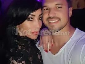 Старото коте Биляна Дол пролива сълзи! Валери Божинов забива 16-годишна двойничка на Николета: Многи те искам! (Снимки от чата)