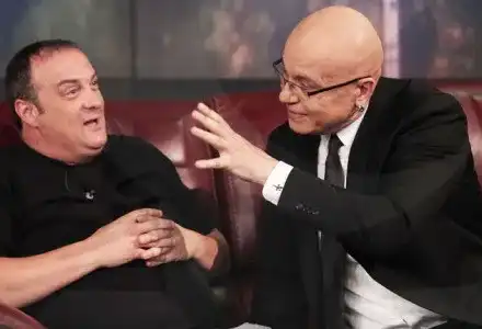 За първи път! Ето какви заплати взимат в Шоуто на Слави ( Цифрите ще ви ИЗНЕНАДАТ)