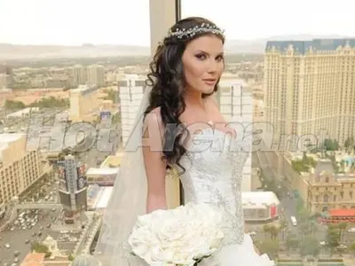 Цеци Красимирова с къща за 3 млн., Зара заби красив милионер, Теодора със златна сватба + кои бг красавици живеят като принцеси по света