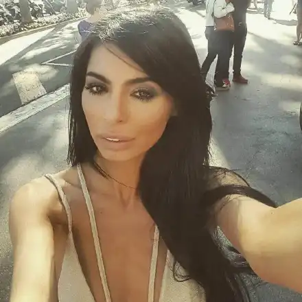 Пак замерят Меги от „Къртицата“ с павета (Снимка)