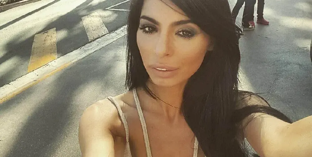 Пак замерят Меги от „Къртицата“ с павета (Снимка)