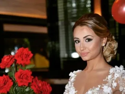 СКАНДАЛ! Бащата на най-скъпата абитуриентка у нас въртял бардак с платени момичета (Подробности във видеото)