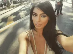 Пак замерят Меги от „Къртицата“ с павета (Снимка)