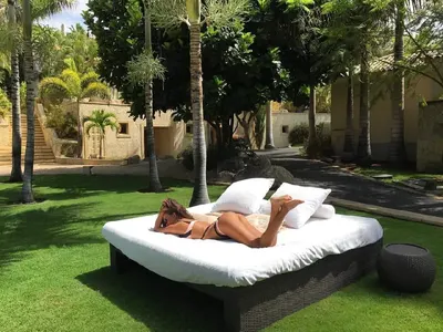 Алисия съобщи важна новина на народа: Аз не съм второ качество жена и ще почивам в Марбея! PR-ката на певицата врътна интрига и изпорти къде е почивала Николета!