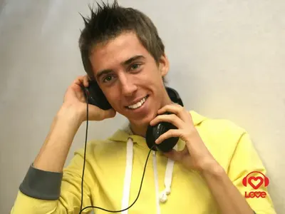 Брутално! Диджей се обезобрази с пластики! (Джуките му избухнаха, защото ги напомпал)