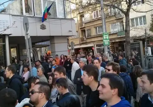 Метастазите на кулоарния майдан