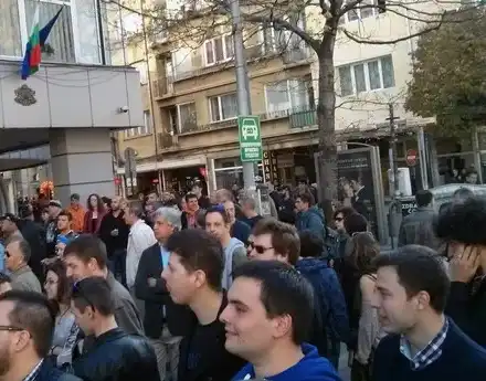 Метастазите на кулоарния майдан