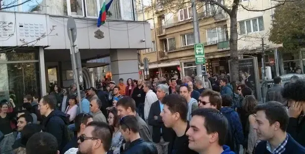 Метастазите на кулоарния майдан