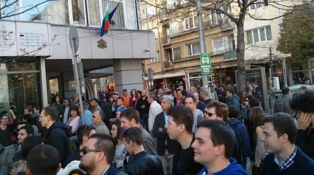 Метастазите на кулоарния майдан