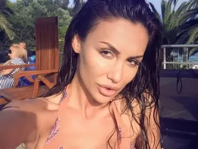 Моника вдигна Слънчака на главата си с претенции и изцепки, чупи фасони и бутилки (Още за екшъна)