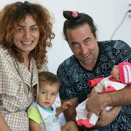 Плейбоят Андрей Едрев подлуди доктори заради новородената си дъщеря, снимал ги незаконно (Всичко за скандала + Снимки)