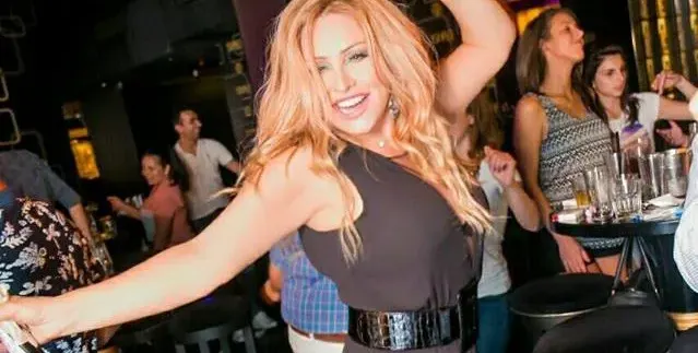 В разтърсваща изповед Рени призна: Не съм била с мъж от доста време (За кого е омъжена певицата + снимка)