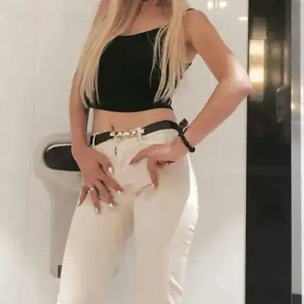 Анастасия избухна: Креватните ми изпълнения не включват пълна програма