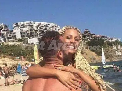 Ексклузивно в HotArena! Джулиана Гани и новият й го направиха на плажа! (Папарашки снимки)