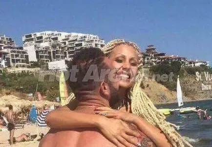 Ексклузивно в HotArena! Джулиана Гани и новият й го направиха на плажа! (Папарашки снимки)