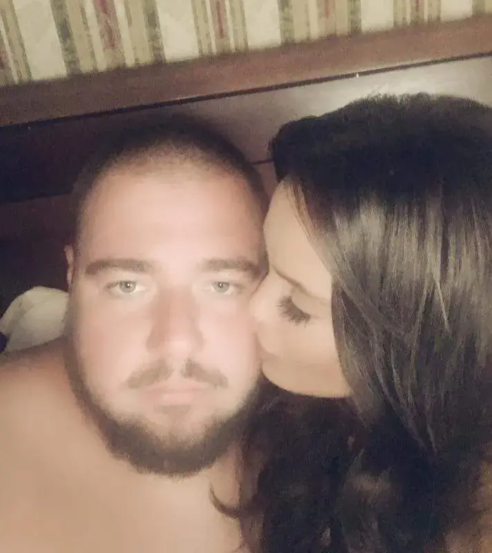 Ето я любовна снимка номер 1 на лятото! Мария целуна Гущеров и отсече: Мило, обичам те! (Край на спекулациите, че двамата са се разделили)