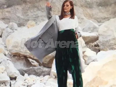 Мария ИЗБУХВА! Снима хит с трима чужденци, единият е сексимвол! Става много интересно около звездата! Ексклузивни кадри първо ТУК!