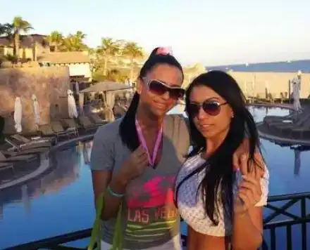 Анита Мейзер излиза от затвора, роднините на мъжа й готвят линч за нея и дъщеря й