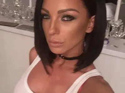 Емануела в най-искрената си изповед: Сама се грижа за сина си! Динев никога не ми е давал пари! Той се вълнува само какво вино да пие и коя да .......(Още сензационни разкрития ТУК)