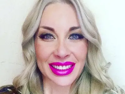 Фейсът на Антония Петрова ръбест от операции! Миската тотално се съсипа от пластики (Вижте на кого е заприличала - СНИМКИ)