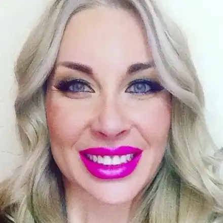 Фейсът на Антония Петрова ръбест от операции! Миската тотално се съсипа от пластики (Вижте на кого е заприличала - СНИМКИ)