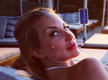 Фейсът на Антония Петрова ръбест от операции! Миската тотално се съсипа от пластики (Вижте на кого е заприличала - СНИМКИ)