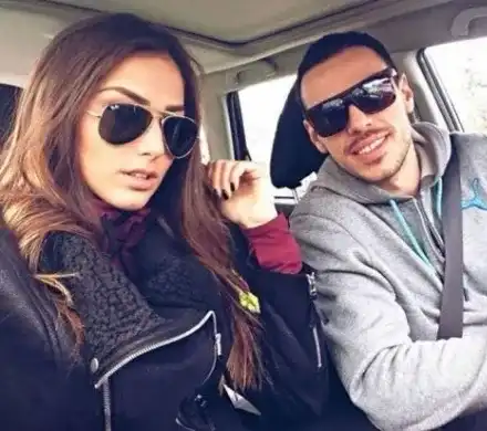 Жестока гавра в мрежата с бившата изгора на Лудия репортер, след като разкри безбройните й изневери (Снимки за възрастни)