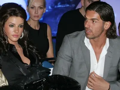 Топ 4 на звездите хванати в ИЗНЕВЯРА! Историята на Александра и Петканов далеч не е най-скандалната! Вижте