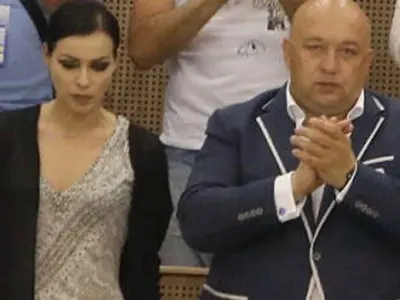 Вики Петрова проплака пред приятелките си в bTV: Не всичко е пари! Не издържам повече с Красен Кралев! (Идва краят на връзката между красавицата и дундестия министър-милионер)