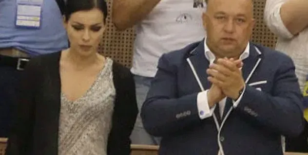 Вики Петрова проплака пред приятелките си в bTV: Не всичко е пари! Не издържам повече с Красен Кралев! (Идва краят на връзката между красавицата и дундестия министър-милионер)