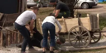 Екшън във Фермата! Рапърът DEE нападна Тодор: Я ела навън за 5 мин да се разберем по мъжки! Стана ли бой между двамата, вижте ТУК
