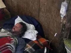 Ексклузивно! Калин Терзийски на системи! Писателят с опасност за живота след като изпи 2 бутилки алкохол (Снимка)