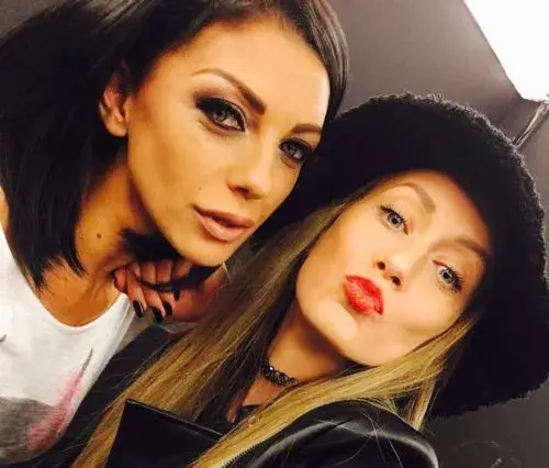 Гранде скандал! Стилистката на Еменуела - Ива Атанасова захапа Глория: Ти си неизвестна ретро манекенка с изложба от мъжки полови органи!