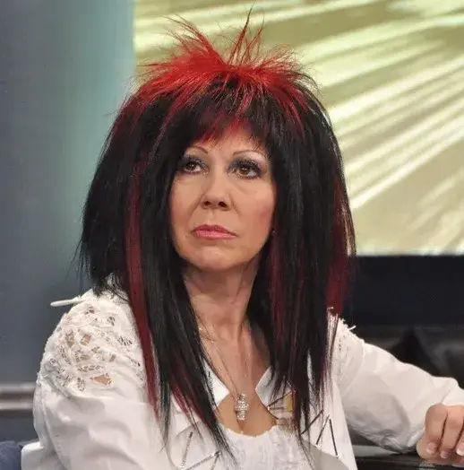 Петя Буюклиева продължава да тероризира мъжа си (Вижте как го третира като роб)