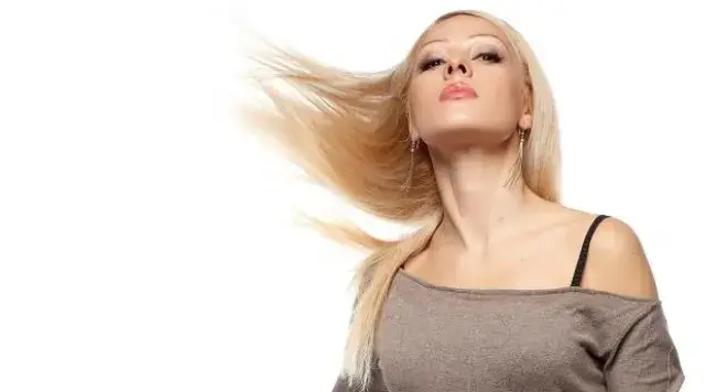 Следили Деси Бакърджиева, преди да я ограбят (Фото на разбитата кола)