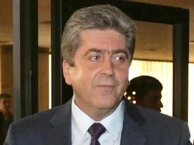 „Социалният президент” Георги Първанов се изтупа с костюм за 7 бона от бутика на милионерите „CANALI”