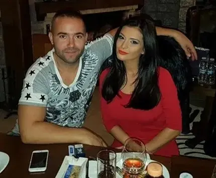 БОМБА! Преслава и новото й гадже си пудрили носовете със Слави Трифонов в къщата на баровеца Транспорта! Дългия натискал девойка 93-ти набор! Всичко за скандалната вакханалия ТУК