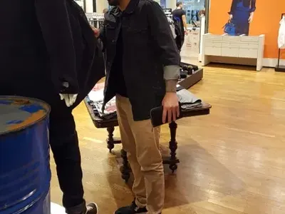 Ексклузивно в HotArena! Ники Михайлов се прибра в България и първо инспектира бизнеса си с DIESEL (Папарашки снимки)