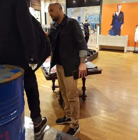 Ексклузивно в HotArena! Ники Михайлов се прибра в България и първо инспектира бизнеса си с DIESEL (Папарашки снимки)