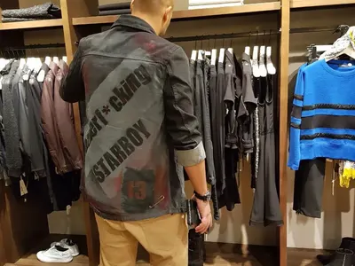 Ексклузивно в HotArena! Ники Михайлов се прибра в България и първо инспектира бизнеса си с DIESEL (Папарашки снимки)