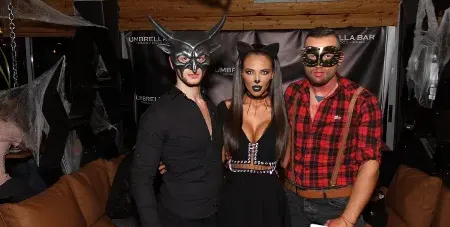 Николета нахлу окървавена и по безопасни игли в столичен бар, разплака дечица (СНИМКИ)