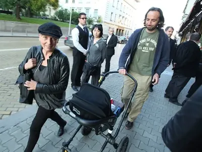 Бейби бум през 2016! Вижте кои звезди се сдобиха с наследници и кои очакват бебета през 2017 (Снимки)