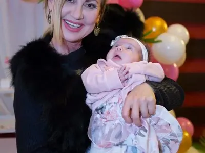 Бейби бум през 2016! Вижте кои звезди се сдобиха с наследници и кои очакват бебета през 2017 (Снимки)