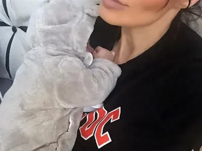 Бейби бум през 2016! Вижте кои звезди се сдобиха с наследници и кои очакват бебета през 2017 (Снимки)