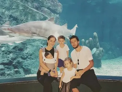 Бейби бум през 2016! Вижте кои звезди се сдобиха с наследници и кои очакват бебета през 2017 (Снимки)